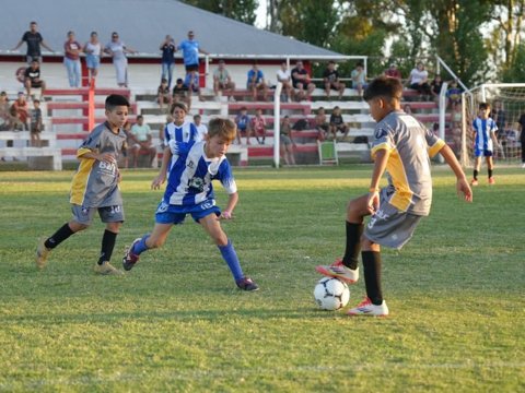 El intendente Accastello acompañó el desarrollo del Mundialito de Fútbol Infantil