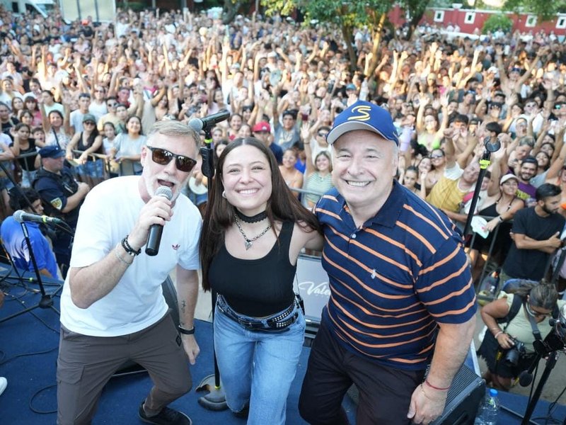 Valentina Márquez brindó un show en el Parador Santa Ana como previa del Festival Internacional de Peñas