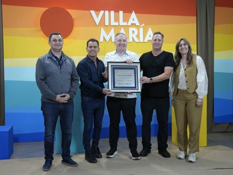 Llaryora: "Chile tiene Viña del Mar y nosotros el Festival de Peñas"