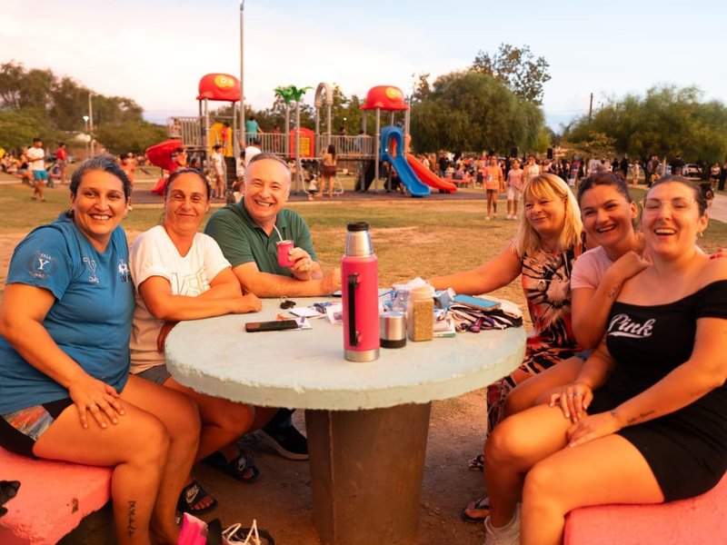 Barrio Los Olmos: se inauguraron los nuevos juegos infantiles en la plaza Dr. Héctor Rodríguez