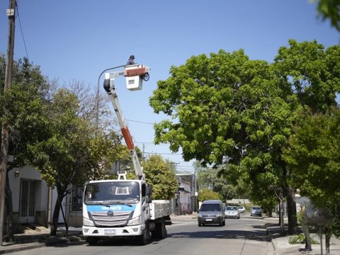 Eficiencia energética: comenzó la prueba piloto para avanzar en la instalación de alumbrado público inteligente