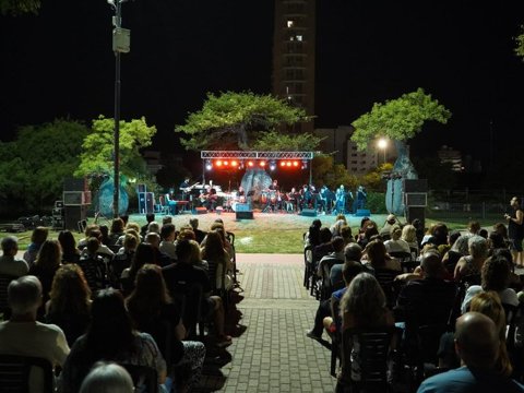 Boleros para Enamorados: la VM Big Band brindó un emotivo show en el Parque de la Vida