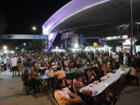 Con música en vivo y una destacada propuesta gastronómica, Villa María celebró San Patricio
