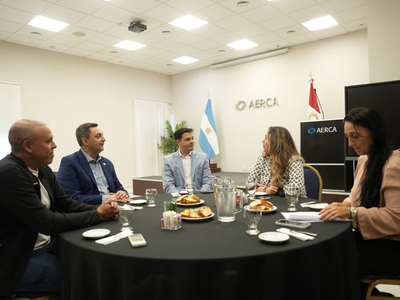 Planificación 2026: funcionarios se reunieron con directivos de AERCA para trabajar en una agenda común que potencie la actividad comercial