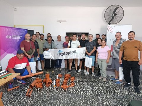 Empleo: el Municipio brindó un curso sobre conexiones básicas de agua y cloacas