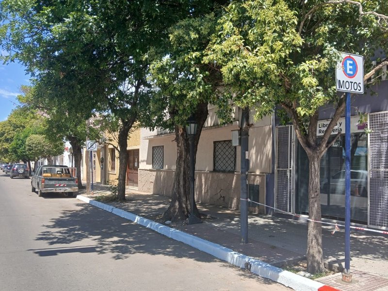 Escuela Segura: con distintas intervenciones en infraestructura, el municipio mejoró el entorno urbano de la Escuela Alberdi para brindar mayor seguridad a la comunidad educativa”