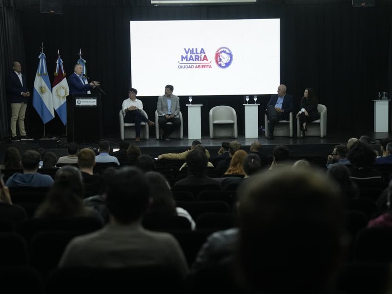 El intendente Accastello participó del encuentro de formación “Idear – Pensar para hacer” destinado a jóvenes de Villa María y la región