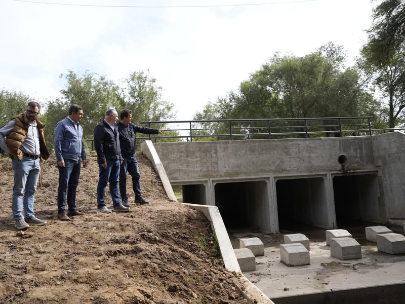 Accastello habilitó dos obras: pavimentación y desagüe