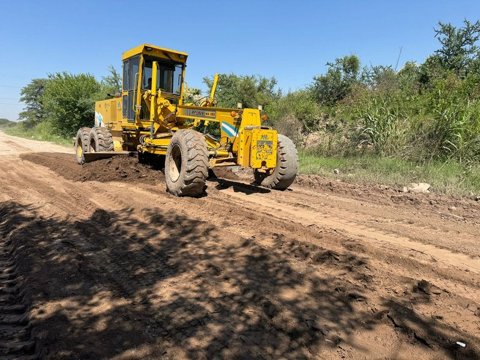Tras las intensas lluvias, cinco motoniveladoras desarrollarán un operativo de reparación de calles de tierra