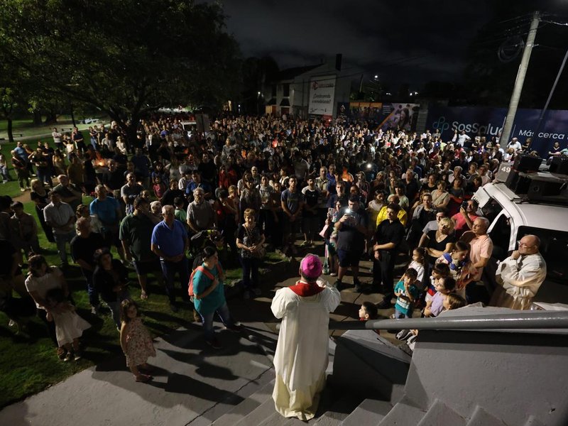 Se realizó el Vía Crucis en el marco de "Semana Santa en Familia"