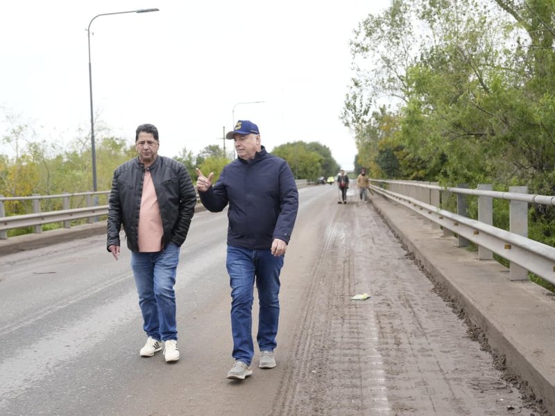Accastello supervisó tareas de limpieza sobre el Puente Andino