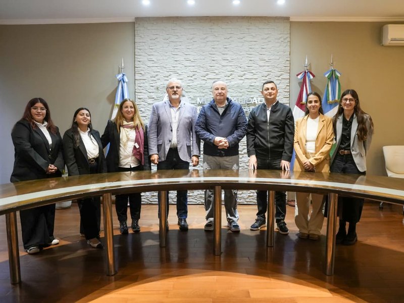 Accastello recibió al intendente de Sinsacate, interesado en la experiencia del museo municipal Malvinas Argentinas