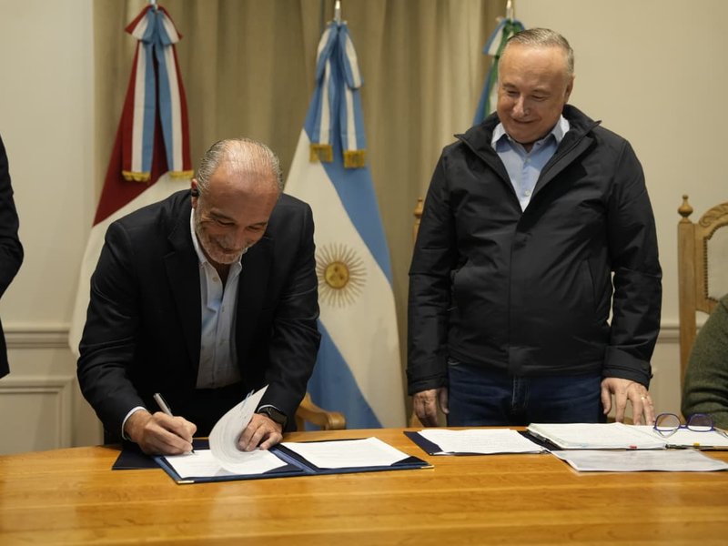 Plan de desarrollo hacia la carbononeutralidad: el intendente Accastello y el ministro López trabajaron sobre la generación de energías renovables