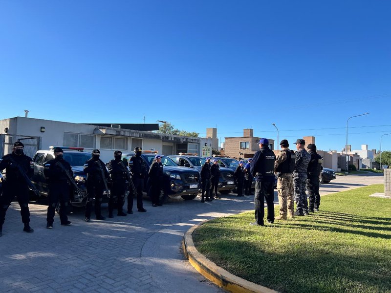 Fuerzas de seguridad desplegaron un operativo por narcomenudeo en dos barrios