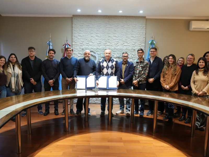 El municipio firmó un convenio con la defensoría de los derechos de las niñas, niños y adolescentes
