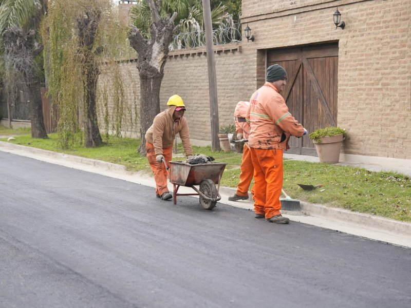 Accastello supervisó la obra de pavimentación en Mariano Moreno