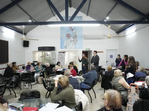 Más de 450 vecinos participan de los talleres gratuitos para personas mayores