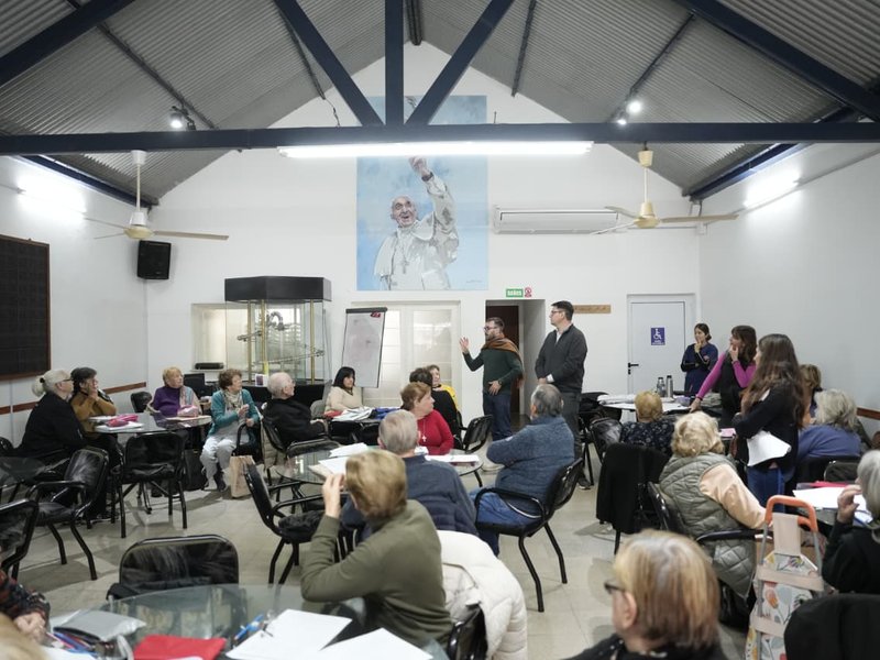 Más de 450 vecinos participan de los talleres gratuitos para personas mayores