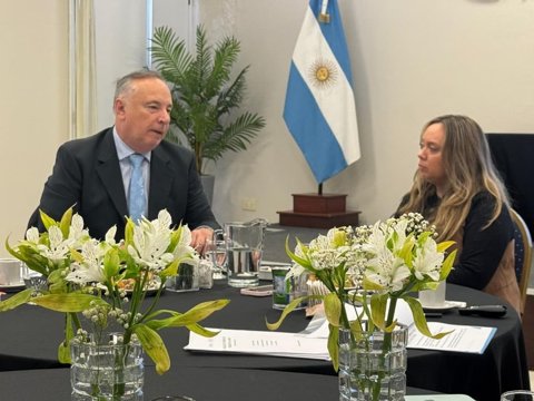 Con foco en los nuevos hábitos de consumo, el municipio y AERCA trabajan para fortalecer el comercio local