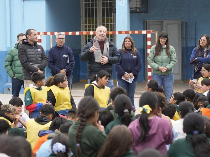 Accastello y todo el Gabinete Municipal desarrollan una jornada de trabajo territorial junto a vecinos e instituciones de Las Playas
