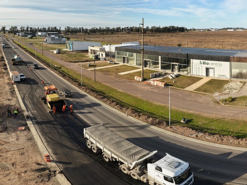 Accastello supervisó el avance de las nuevas autovías de ingreso por autopista junto al director de vialidad provincial