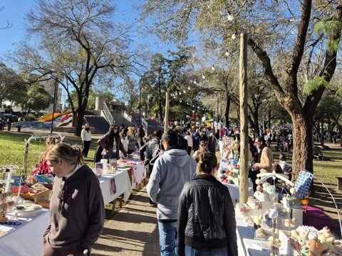 La “Nave Emprendedora” y la “Feria Nuestras Manos” tendrán lugar este sábado en la costanera