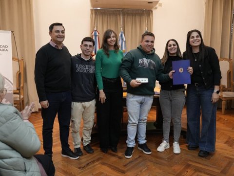 Cinco instituciones recibieron su personería jurídica y asistencia para su habilitación