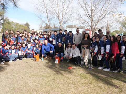 El municipio y el Instituto San Antonio plantaron 80 árboles en la nueva Avenida Mercedarios