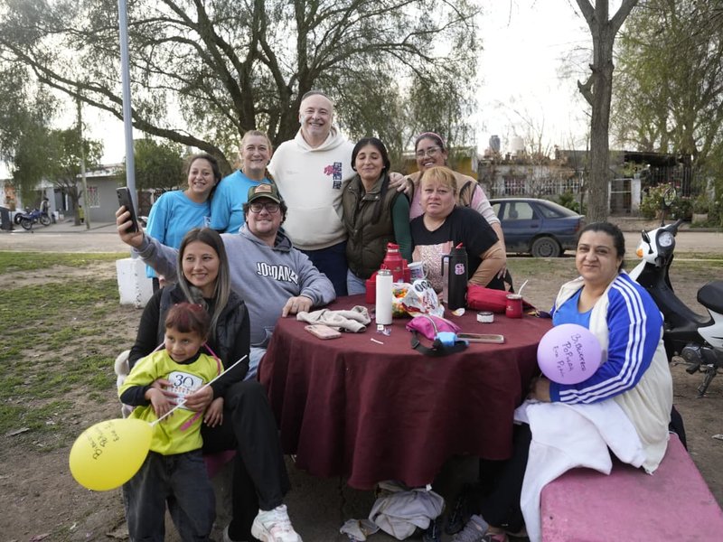 Cientos de familias disfrutaron de los festejos por el día del niño en barrio Los Olmos
