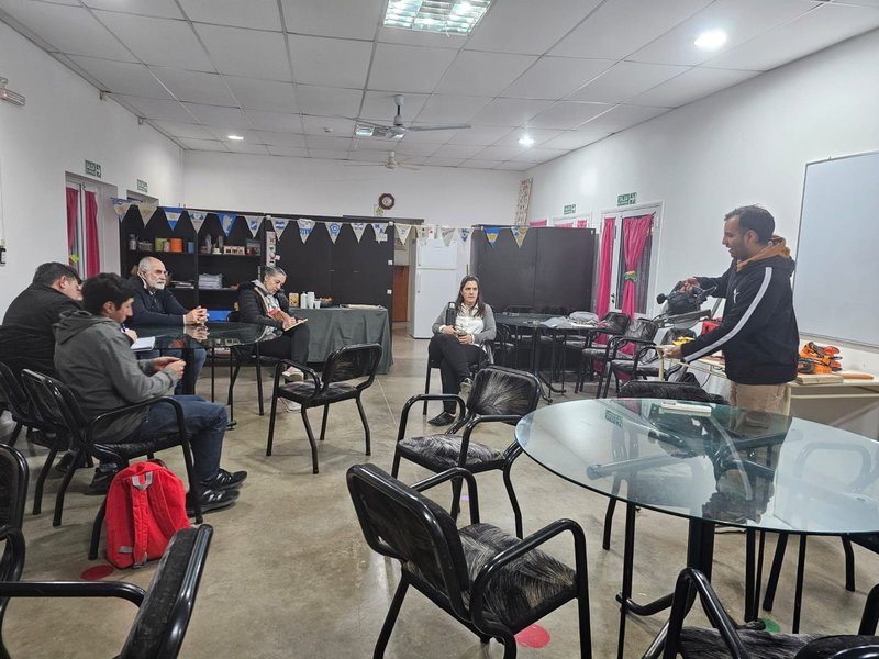 Empleo verde: comenzó el taller para producir ecomuebles con palets reciclados