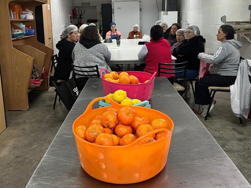 Con cupo completo, comenzó el taller de conservas artesanales y seguras en la Escuela Granja