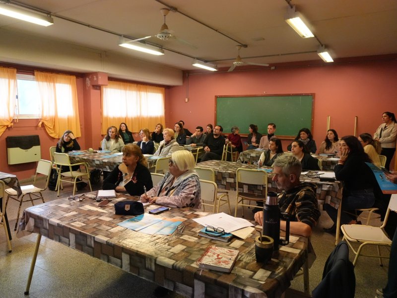 Programación en las aulas: la Coordinación Local de Educación avanza en la implementación de la plataforma "Creativos Digitales" en las escuelas