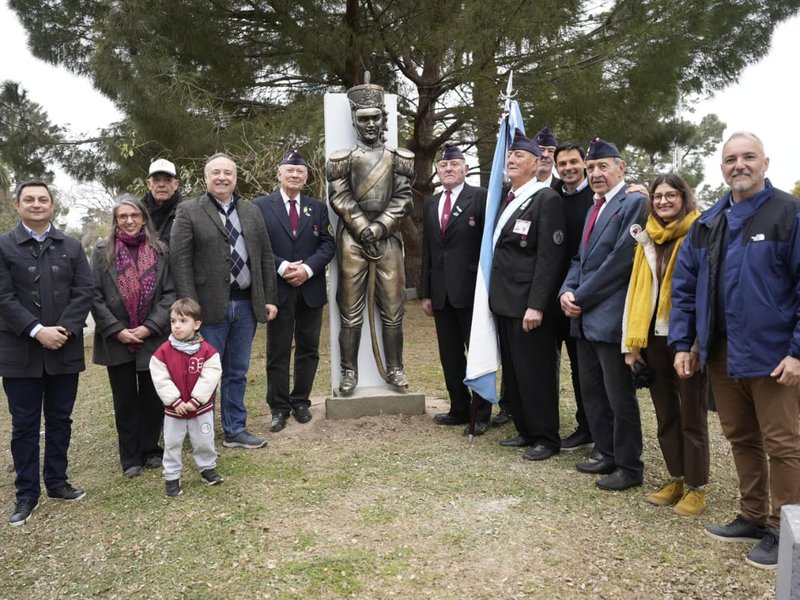 Se inauguró el “Paseo de los Granaderos Reservistas” en la plaza San Martín