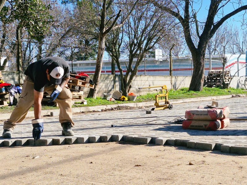 Plan 500 Cuadras: el municipio completó el adoquinado de cuatro cuadras en barrio Mariano Moreno