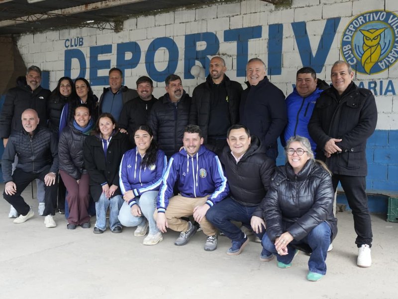 Accastello recorrió el barrio Belgrano y mantuvo encuentros con instituciones, empresas y vecinos