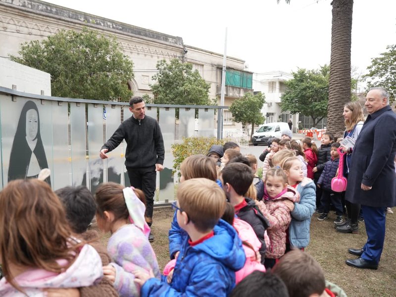 El intendente Accastello participó de una actividad de plantación por los 125 años del Instituto San Antonio