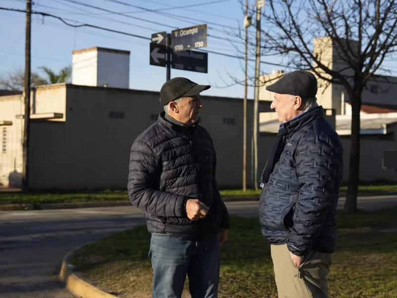 El intendente Accastello recorrió la obra de pavimentación en el barrio Parque Norte