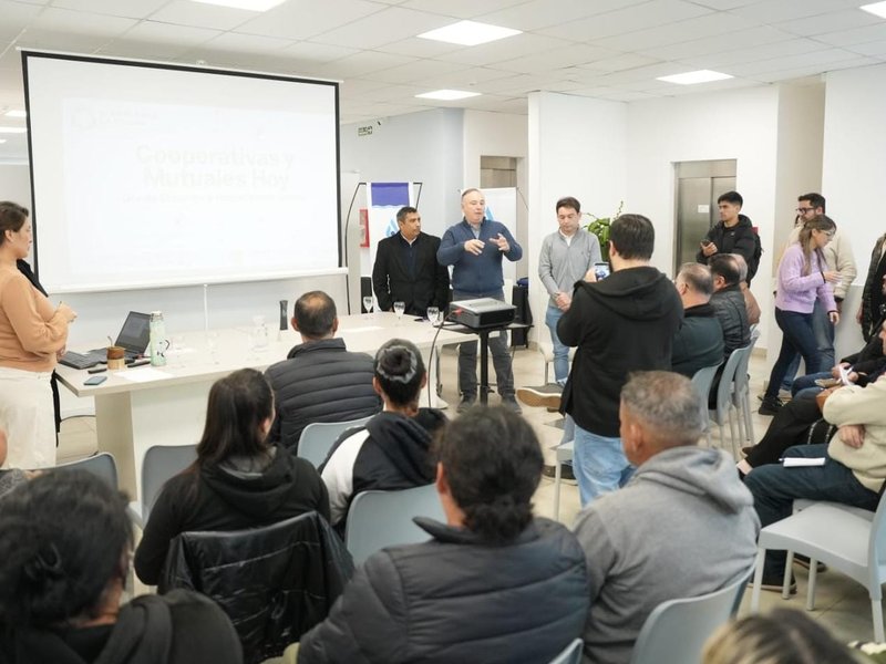 El intendente Accastello participó del primer encuentro del seminario “Claves para la acción Cooperativa y Mutual”