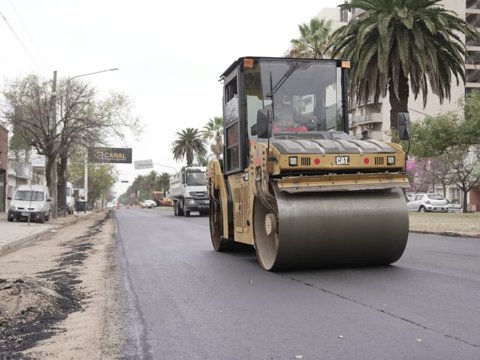 Avanza la repavimentación de los bulevares Alvear y España con nuevos tramos habilitados