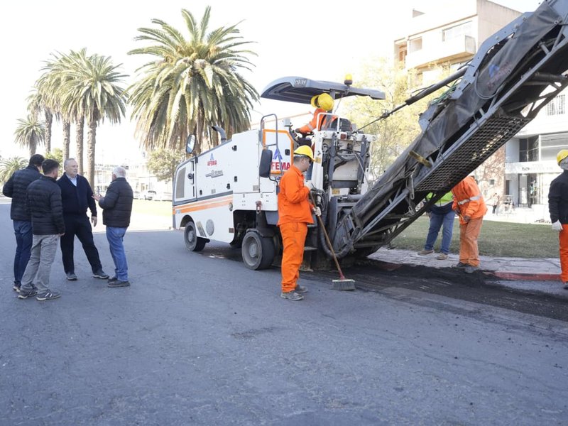 Accastello supervisó el inicio de las obras de repavimentación en Bulevar Alvear
