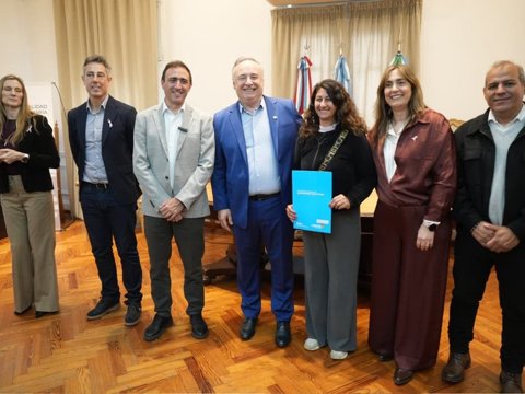 Escrituras para más familias:  municipio y provincia entregaron 20 resoluciones posesorias para el saneamiento de títulos