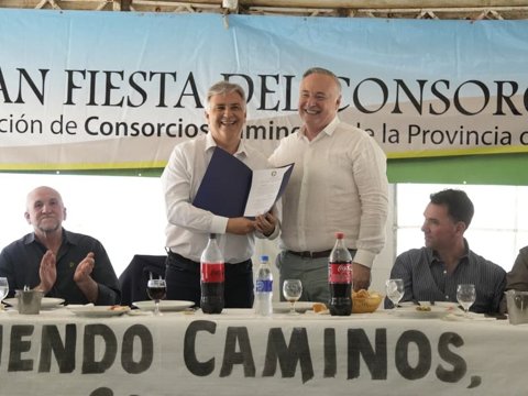 Accastello y Llaryora participaron del encuentro por el 70° aniversario del Sistema Consorcista Caminero de Córdoba