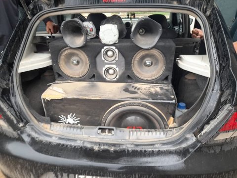Guardia Local y Policía intervinieron ante un automóvil equipado con sonido en Gornitz y Saavedra