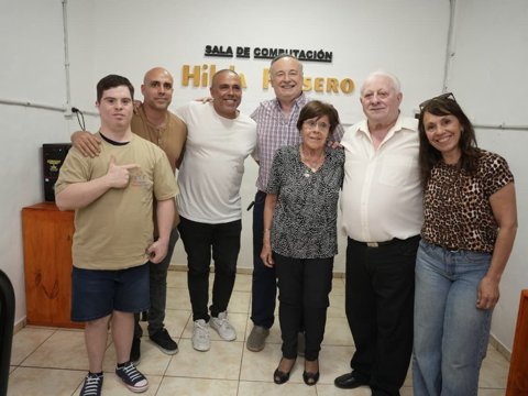 Más Humana: Accastello acompañó la inauguración de una sala de computación destinada a personas con discapacidad