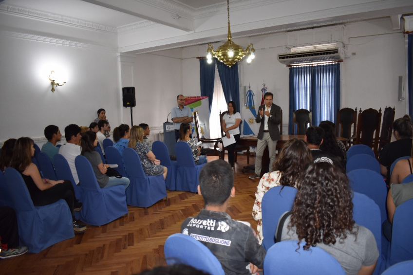 Villa María: 50 jóvenes iniciarán sus entrenamientos laborales y son más de 350 los que se encuentran trabajando en empresas y comercios   