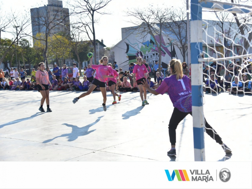 Villa María: Con la participación de 1.900 jóvenes y adultos, el handball y el fútbol se pusieron en acción en el torneo “Hoy se Juega”