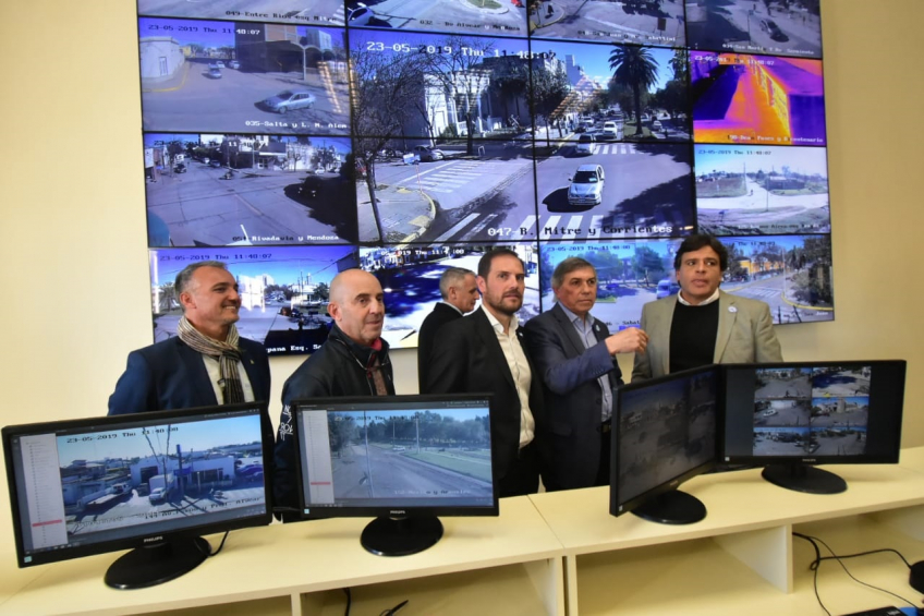 Villa María: Junto al Ministro Massei, inauguró el Centro de Monitoreo y la Policía Científica