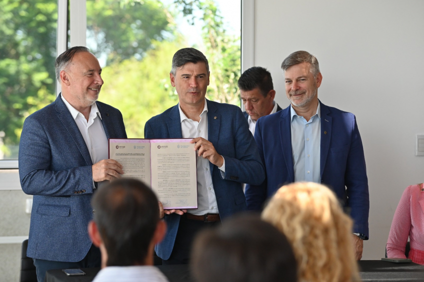 Villa María: Accastello y Passerini firmaron un convenio para la creación de una Universidad Libre del Ambiente en Villa María