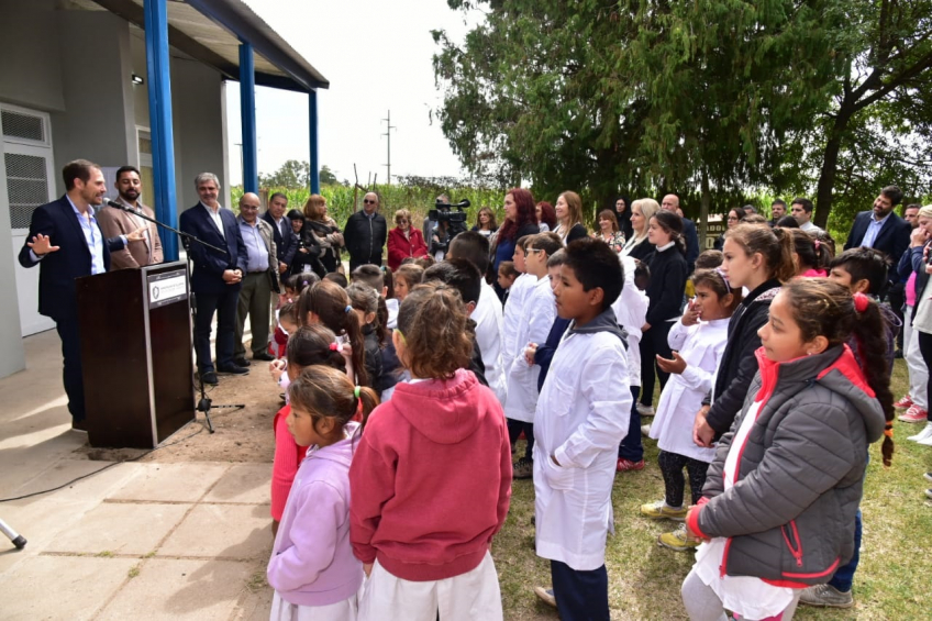 Villa María: Gill y Grahovac dejaron inaugurada la nueva sala de jardín de infantes en la escuela rural Fray Chianea