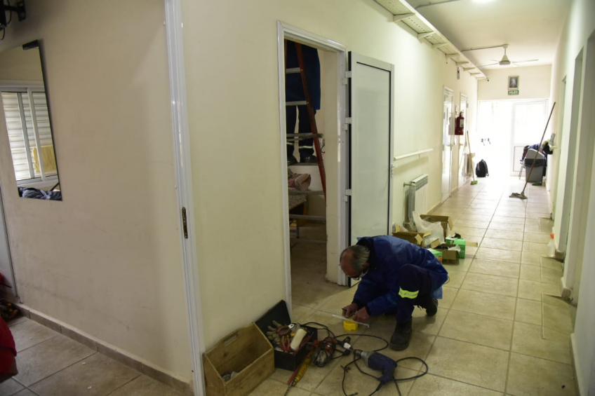 Villa María: El municipio trabaja en la obra de renovación eléctrica en el Hogar Municipal de Ancianos